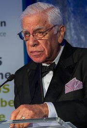 El ex congresista Robert García.