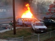MD.- Imagen de una furgoneta en llamas después de un choque fatal, el domingo 8 de noviembre de 2015, en Hyattsville, Maryland. (Foto de Steve Ramsey vía AP)