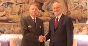 El director del National Park Service de Estados Unidos, Jonathan Jarvis (izq.), con el embajador español Ramón Gil Casares.