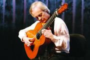 PACO PEÑA. El guitarrista de flamenco, Francisco Peña Pérez, más conocido como Paco Peña, se presentará el próximo miércoles 18 de noviembre en el auditorio Lisner de la George Washington University, ubicada en el 730 21st Street, Washington DC. Peña está considerado como uno de los mejores maestros de la guitarra. Se inició en la vida artística muy temprano. A los 12 ya estaba ofreciendo conciertos en su natal España.