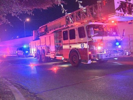 Un camión de bomberos, atropella y hiere a un hombre que trataba de cruzar la calle