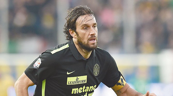 Luca Toni confirmó su retiro