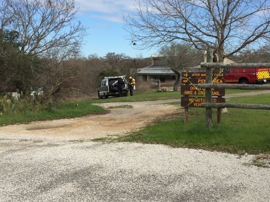 Equipos de buceo encontraron el cuerpo de un hombre en el parque estatal McKinney Falls 