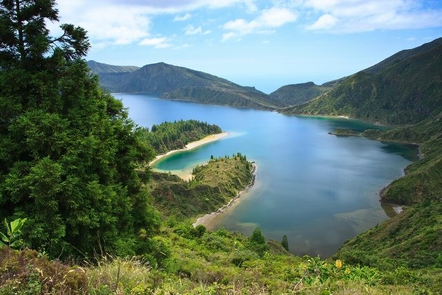 Las Islas Azores gozan de un clima templado todo el año, lo que nos asegura que podemos visitarlas en cualquier época