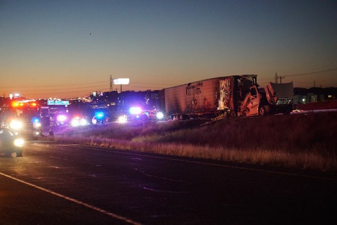 Un camión que transportaba lechuga se incendió al norte de Loop 1604