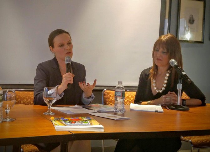 Ana Patricia Muñoz, directora de investigaciones del Federal Reserve Bank Boston y co-autora del reporte “The Color of Wealth in Boston”; con la Dra. Dharma Cortés de Cambridge Health Alliance y Harvard Medical School.