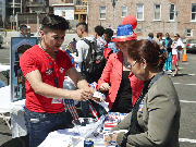 VOTANTES. En la Feria Comunitaria de Carlos Rosario, el 20 de mayo en DC.