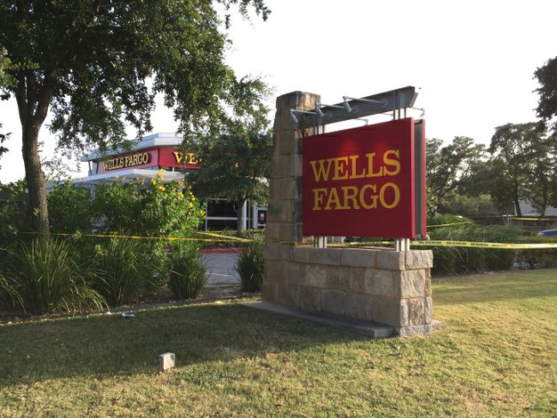 Sospechoso de robo en el Wells Fargo en Slaughter Lane conduce a la policía a una persecución