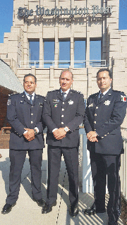 (De izq. a der.) Inspector Jefe Jorge Palomares Fierro, Comisario Agregado de la Policía federal para EEUU, Nicolás González Perrín y el Inspector Jefe Mauro Morales.