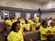 AUDIENCIA. Trabajadores de Food Star en la sede del Condado de Arlington, el sábado 24 de septiembre de 2016.