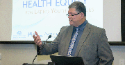 VOZ. Armando Trull  en la conferencia sobre salud y latinos en la GWU.