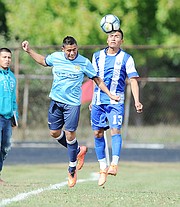 Real Monrovia vs. Olivos en la Liga de Langley Park.