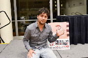 PREMIO. Arturo G. Villaseñor, director del documental "Llévate mis Amores" muestra su galardón