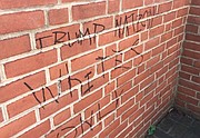 Lenguaje de odio sobre la pared de la iglesia
