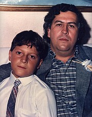Foto familiar de Juan Pablo Escobar con su padre Pablo Escobar