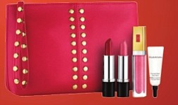Estuche de labiales - Este fantástico set de Elizabeth Arden incluye dos labiales (uno rojo y uno rosa), dos brillos (uno transparente y otro rosa claro) y un estuche de regalo. Cualquier mujer coqueta, independientemente de su edad, estará feliz con este regalo, e incluso te puede servir para dos personas, si lo divides en dos. A la venta en Macy’s $ 26.00