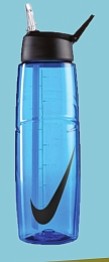 Termo de agua - En los meses de invierno es muy importante mantenerse hidratado, pues la piel tiende a resecarse con el viento seco y también con la calefacción que encendemos en los lugares cerrados. Un buen termo de agua, liviano pero resistente, puede resultar un excelente regalo para un hombre de cualquier edad. Lo encuentras en Macy’s. $16.00