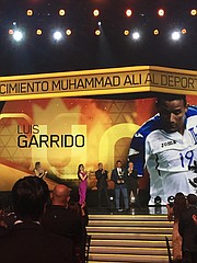HONDUREÑO. Homenaje al futbolista Luis Garrido.