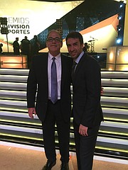 JUNTOS. El Director de El Tiempo Latino y propietario de la cadena de tiendas Campeon Soccer Javier Marín, con el ex delantero, Raúl González, ex goleador y ex capitán del Real Madrid y la selección nacional de España. 