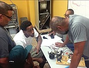 TÉCNICOS. Alumnos del curso de Calefacción y Aire acondicionado.