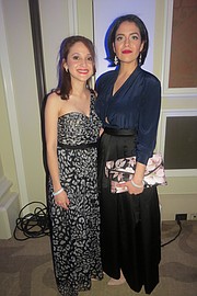 Lesli y María José convocan a la unión de los latinos para hacer fuerza en la búsqueda de un futuro mejor.