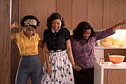 (Izq.-Der.) Mary Jackson (Janelle Monae), Katherine Johnson (Taraji P. Henson) y Dorothy Vaughan (Octavia Spencer) en "Hidden Figures."