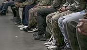 El Departamento de Justicia está intensificando los esfuerzos para reducir a la mitad los 650.000 casos pendientes en los tribunales de inmigración. Aproximadamente 8 de cada 10 detenidos en un tribunal de inmigración se enfrentan a un fiscal del gobierno sin un abogado.