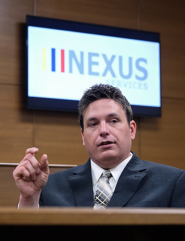 Mike Donovan, co-fundador y director ejecutivo de Libre by Nexus, habla sobre su negocio en su sede en Verona, Virginia, el 8 de febrero de 2016. Es fotografiado en la sala simulada de la compañía.