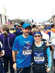 DEBUT. Alfonso Guzman y Paula Herrera buscarán completar las 26.2 millas.