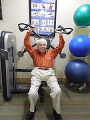 John Henderson, de 104 años, dice que el secreto de la larga vida es “vivir con moderación”. 