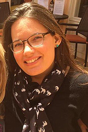 Rebekah Turnbaugh, de 36 años, de Modesto, California, sufre de parálisis y necesita medicamentos a diario. No podría tenerlos sin la ayuda federal.