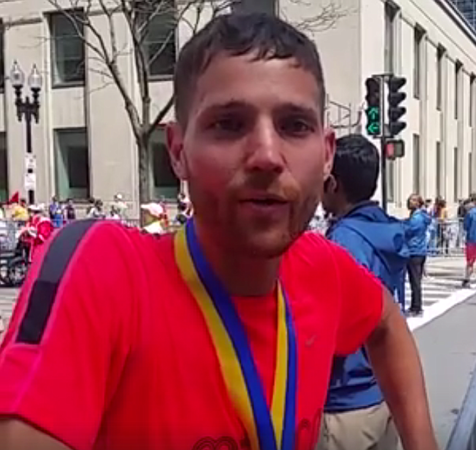 Cesar Cámara de México marcó un récord personal. Él llegó de Guadalajara para correr en la edición 121 del maratón de Boston.
