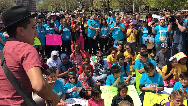 Niños hijos de inmigrantes fueron a la Casa Blanca a decirle a Trump que ellos pelearán para que no separen a sus familias.