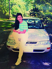 SOLA. Anabella Monzón en sus primeros años en los Estados Unidos.