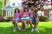 JUNTOS. Ashly Chavarría, Emma Villatoro, Alejandra Chavarría y Oswaldo Chavarría.