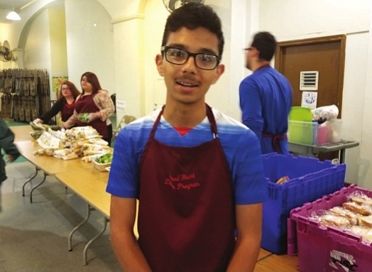 ESTUDIANTE. Josue Ortez cumplió con sus horas comunitarias en su escuela y ahora asiste al programa por su propia voluntad.