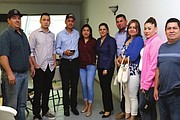 PARTICIPANTES. Representantes de la comunidad Chilanguera con la Cónsul de El Salvador en Woodbridge Karla García (centro).