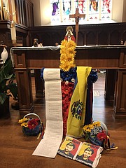 SÍMBOLO. Las bandera de Venezuela enfrente del altar.