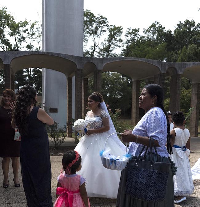 MATRIMONIO. Érika y Álvaro se casaron en la iglesia Falls en septiembre de 2016. Sus padres no pudieron asistir, pero sus sobrinos, tíos, tías, primos, y padrinos, viven en Virginia y estuvieron presentes el día del evento.