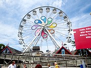 RUEDA.  La rueda, característica de los parques de atracciones, es gigantesca en Hersheypark.
