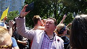 Tony McAleer participa de la marcha “Fight Supremacy! Boston Counter-Protest & Resistance Rally”, en Boston, el 19 de agosto. McAleer fue durante 15 años reclutador para White Aryan Resistance antes de ser uno de los fundadores de la organización sin fines de lucro Life After Hate.