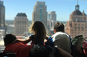 Jasmine Winning, centro, viajó a Sacramento, California, este verano con su madre y sus dos hermanos para pedirle a los legisladores que se aseguren de que Jasmine pueda tener su cirugía el año próximo.