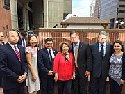 Cónsules de El Salvador, Venezuela, Ecuador, México y Colombia junto al alcalde de Boston, Marty Walsh