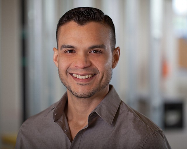 Juan Carlos Loubriel estima que Whitman-Walker Health DC atiende 21% de pacientes con VIH en DC