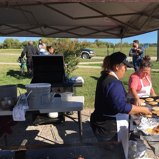 PUPUSAS. Entre la comida preparada en el Festival del Río Anacostia en 2016 no faltaron las pupusas. Este año habrá comida y diversión para todas las familias.