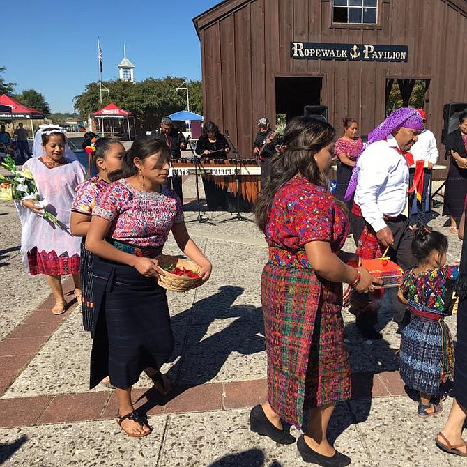 CULTURA. Danza tradicional maya de la sierra guatemalteca durante la edición 2016 del Festival del Río Anacostia.