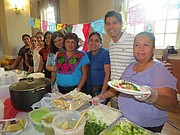 JUNTOS. Madres y personal docente de la Escuela San Miguel,  en la Iglesia St. Michael de Silver Spring en celebración del Mes de la herencia Hispana el 6 de octubre.