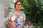 Janis Sherwood perdió a su hijo a causa del ALD en 2003. Dice que siente la necesidad urgente de educar a médicos, familias y a otros sobre este raro trastorno cerebral. Sherwood se ha vuelto una defensora de las pruebas genéticas a recién nacidos.