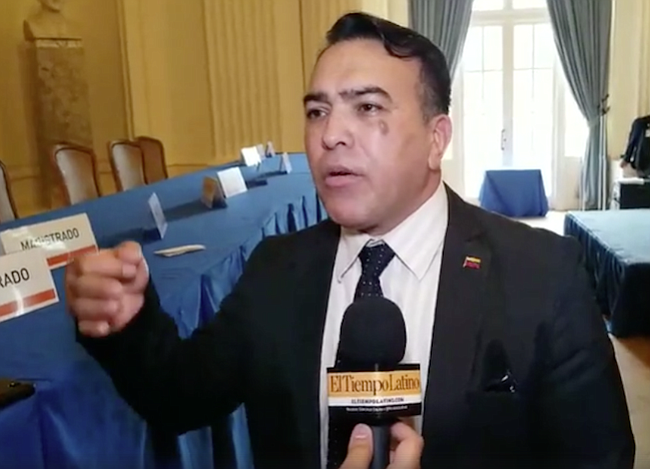 General (R) Antonio Rivero, político (perseguido por el régimen): Esto no puede quedarse en un plano simbólico, la OEA tiene un respaldo internacional. Hoy presenté ante el TSJ un documento mediante el cual solicito un procedimiento jurídico, relacionado con el establecimiento de acuerdos secretos entre la Fuerza Armada Venezolana y Cuba, que implica la pérdida de la soberanía, para ello se necesita una investigación. Yo lo hice en 2010 a través del Ministerio Público, sin embargo, eso no se cumplió y salí y con un juicio en el orden militar y civil.