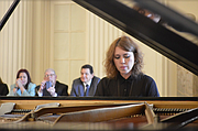 La reconocida pianista venezolana, Gabriela Montero, puso la nota emotiva al acto oficial